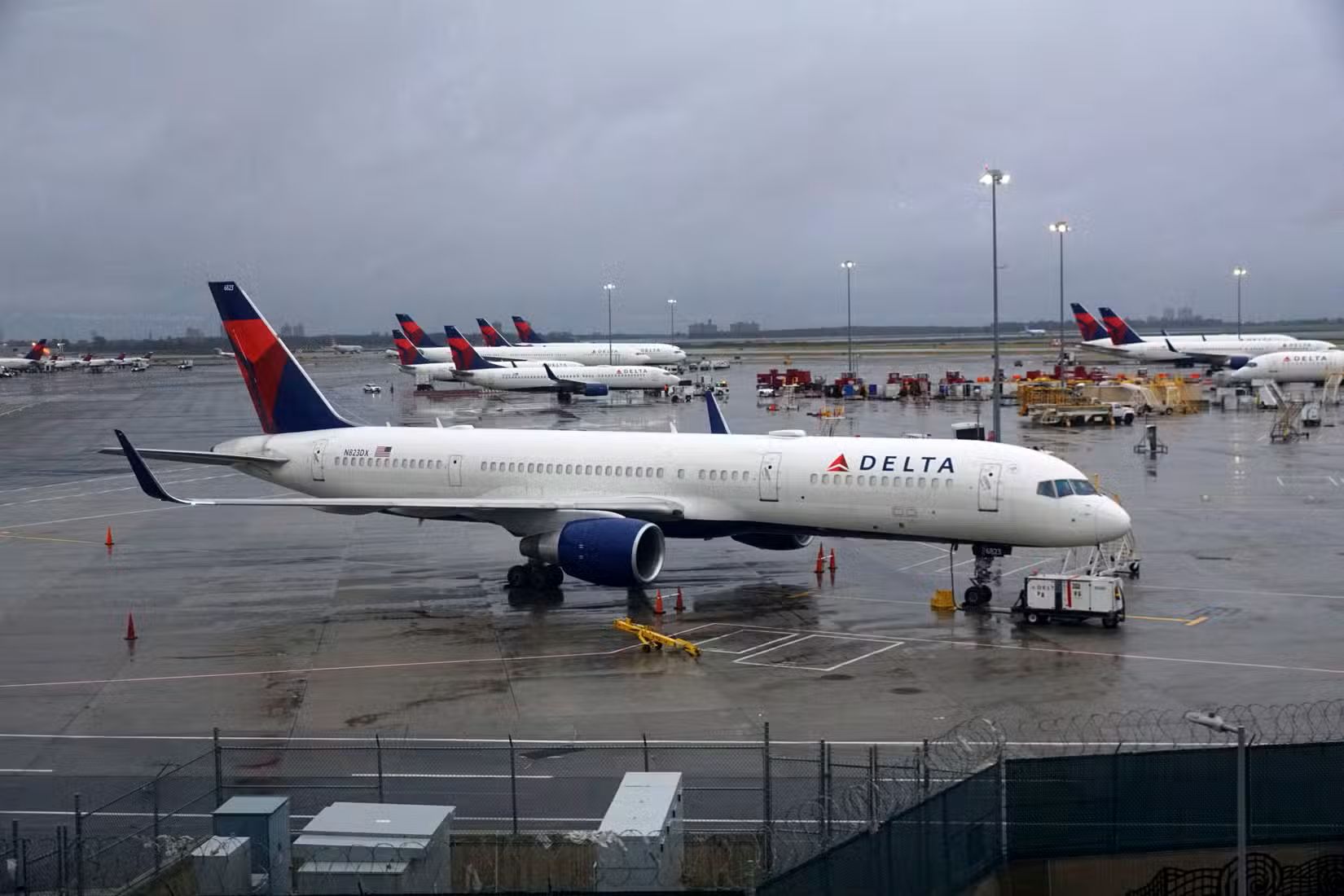 Engine Issues: 21-year-old Delta Boeing 757-200 returns to Atlanta