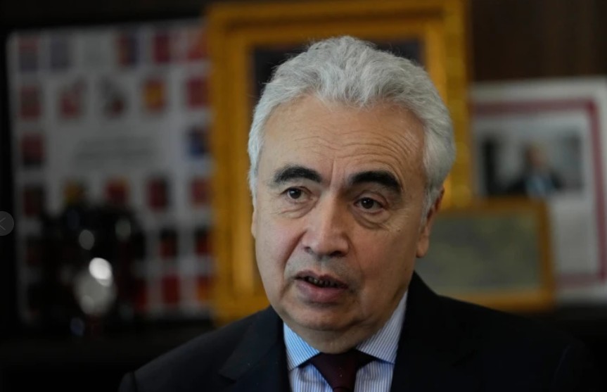 Europe has ‘maybe 6 weeks of jet fuel left,’ energy agency head warns