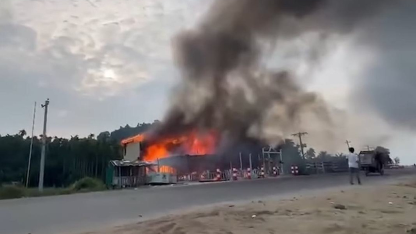 Six dead as fire destroys Inani beach resort